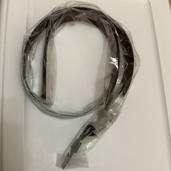 Signature Buckle Reversible Belt, 38 Mm PRICE FIRM - Picture 2 of 5